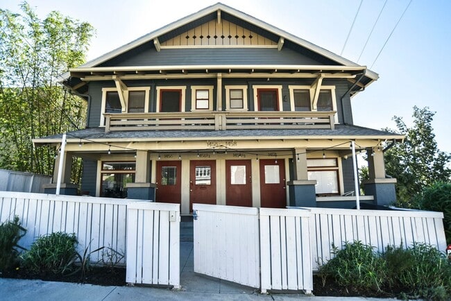 Building Photo - Charming Upper Floor 2 Bed / 1 Bath with Bonus Studio in a Prime Echo Park Location Unit 1458 1/2