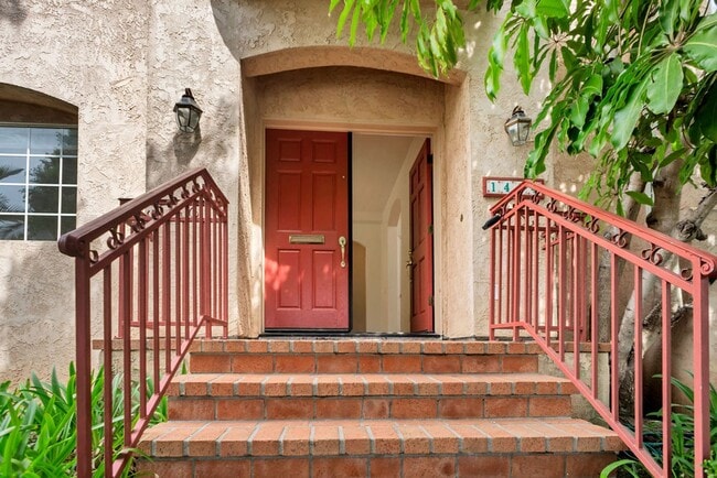 Great detached Home in Pacific Beach! Avai... - Great detached Home in Pacific Beach! Avai...
