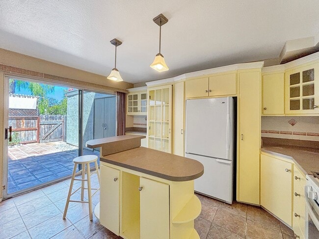 Building Photo - Beautiful 3BD/2.5BA Condo in Tierrasanta w...