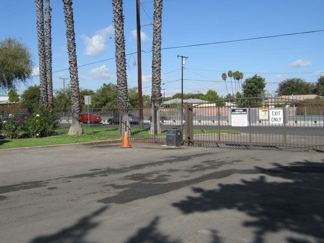 Photo - Knott Victoria Apartments, L.L.C.