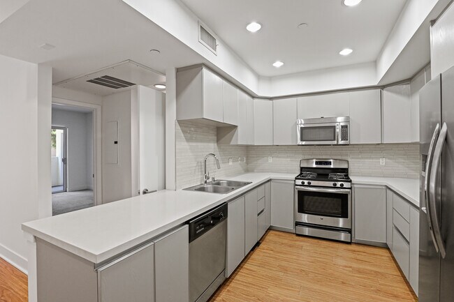 Photo - Armacost Manor by Wiseman