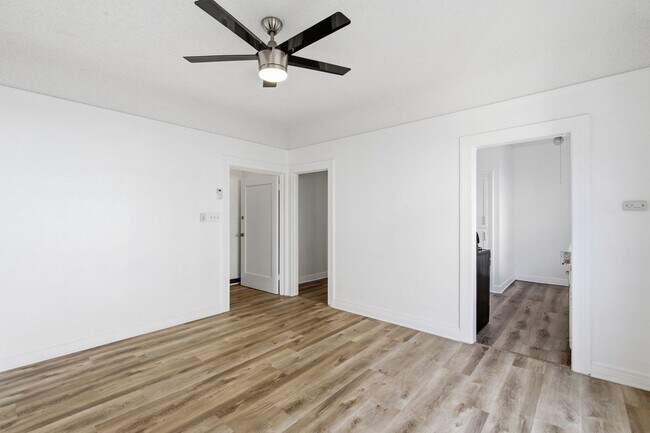 Photo - 707 W 48th St Unit 707 1/2