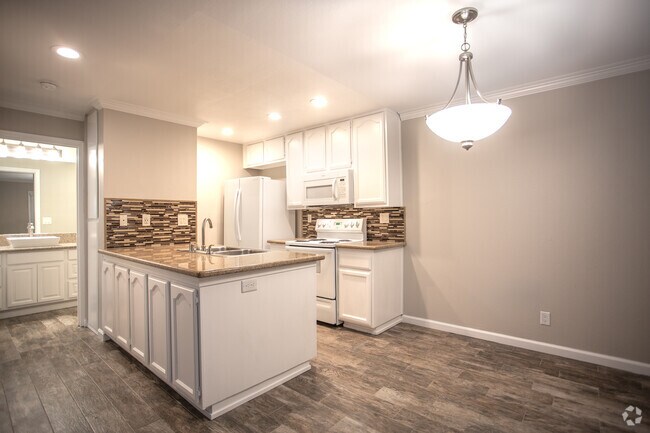 1BR, 1BA-680 SF - Americana Simi Valley