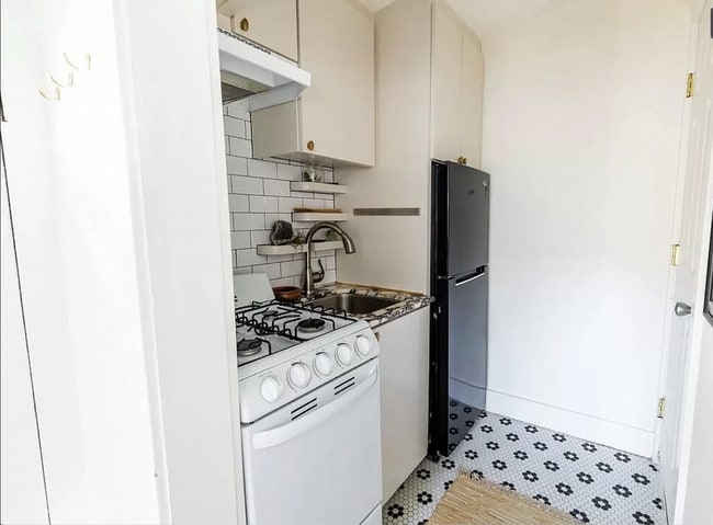 Photo - 1662 Glen Aylsa Ave