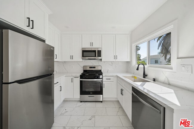 Photo - 1027 N Gardner St