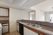 Kitchen Photo - City Park Apartments