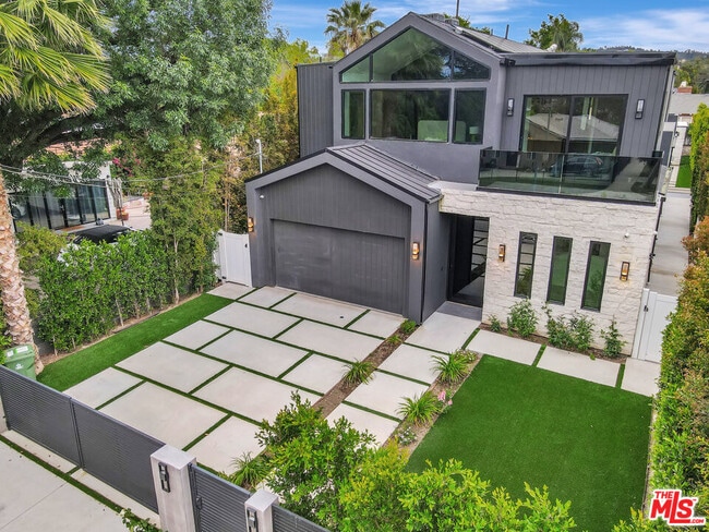 Photo - 15602 Morrison St