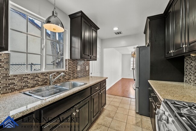 Photo - 7800 Lindley Ave