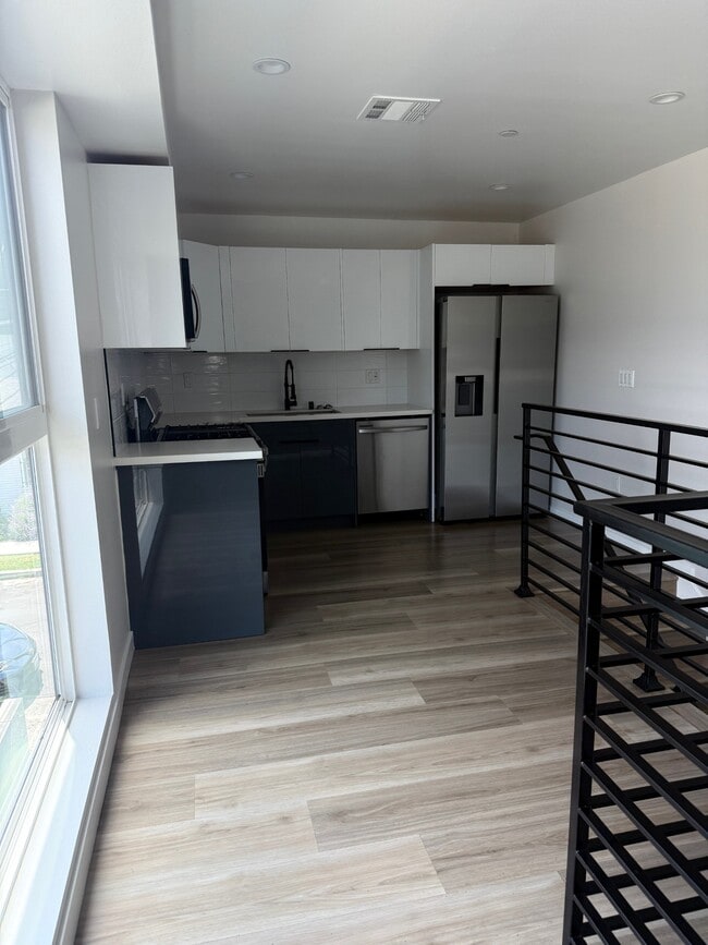 Photo - 2332 Carmona Ave