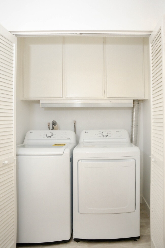 Photo - 4919 Laurel Canyon Blvd Unit 18
