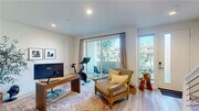 Photo - 685 W 17th St
