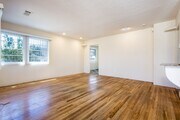 Photo - 5070 Glen St