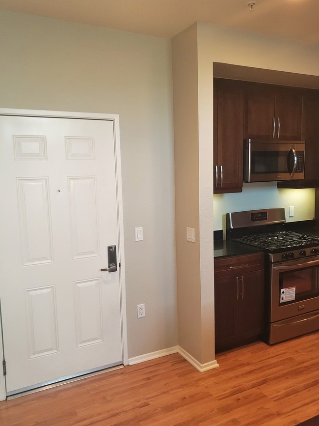 Kitchen Area - 1404 Scholarship Unit 1404