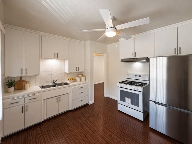 Building Photo - 421 E Acacia Ave Unit G