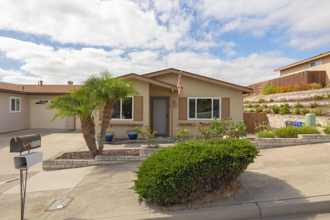 Building Photo - Quaint and Quiet 2-Bedroom 55+ Home with G...