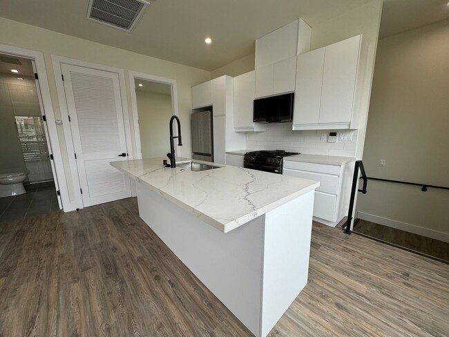 Building Photo - Brand new 2 Bed 2 Bath Unit B