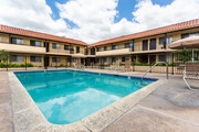 Pool - Casa Commonwealth Apartments