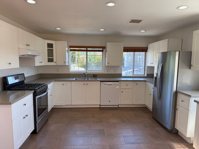 Building Photo - Washington Duplex Unit Back House
