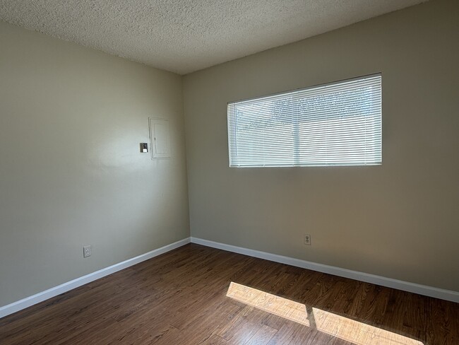 Photo - 4433 W 159th St