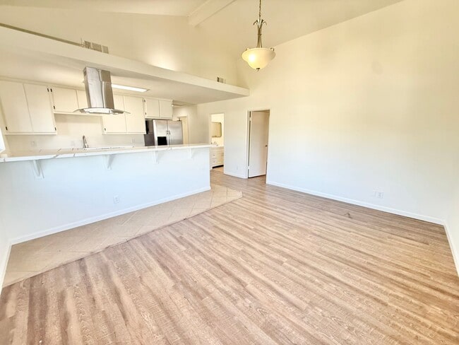 Building Photo - 385 Loma Ave Unit 385 Back House