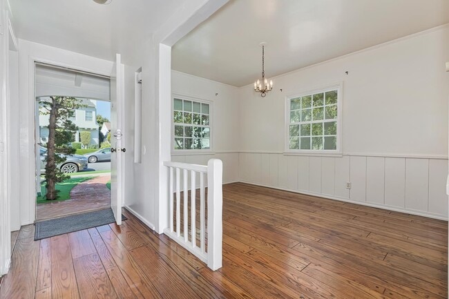 Photo - 11438 Berwick St