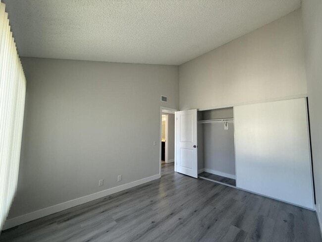Photo - 110 N Richmont Dr