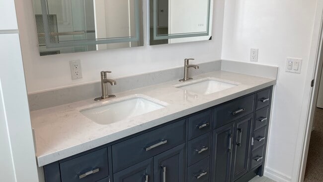 Primary Bathroom - 1010 N Kings Rd Unit 313