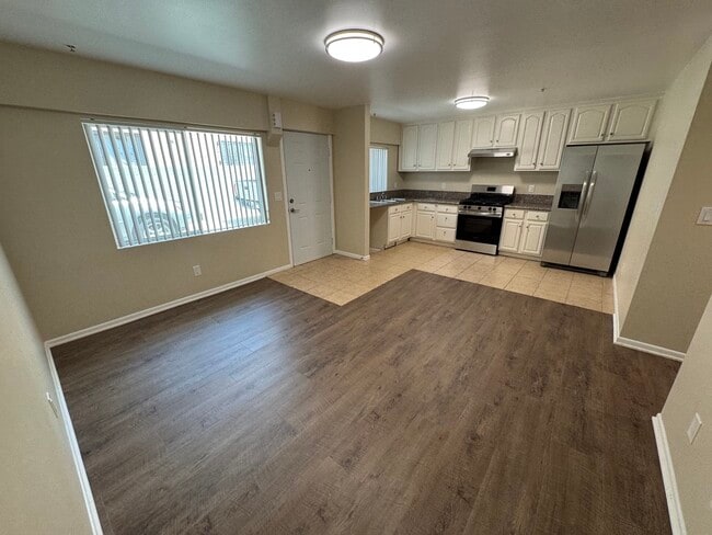 Building Photo - 6842 Morella Ave Unit 3