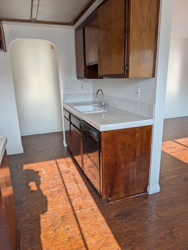 Photo - 635 W 21st St Unit 635-D