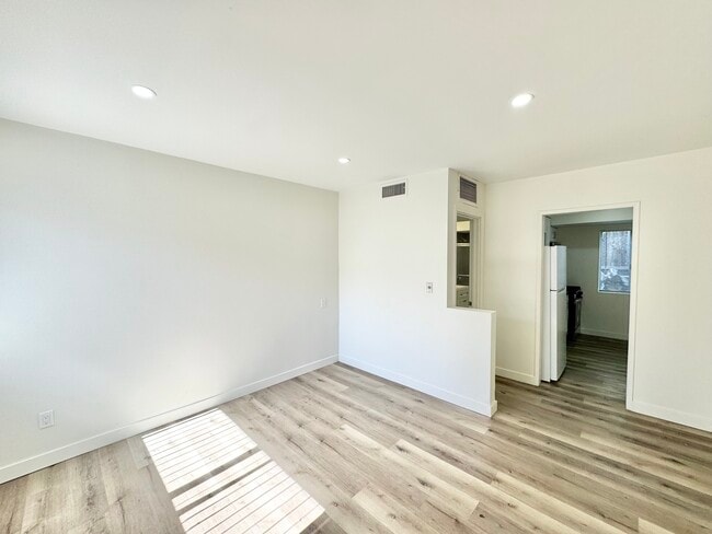 477 E Foothill-207 - 477 E Foothill-207 Condo Unit 207