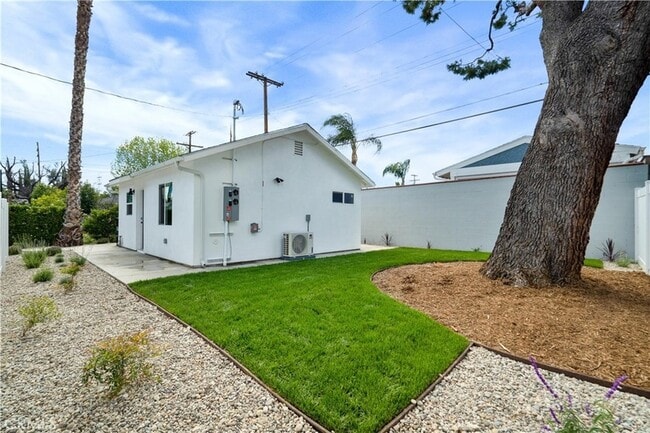 Photo - 18924 Sylvan St