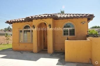 Front entrance - 652 S Hollenbeck Ave Unit House