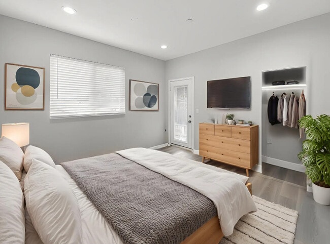 Photo - 5401 Carlin St