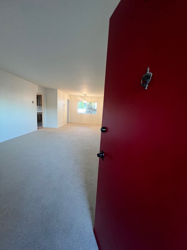 Building Photo - 521 E Arrellaga St Unit 11