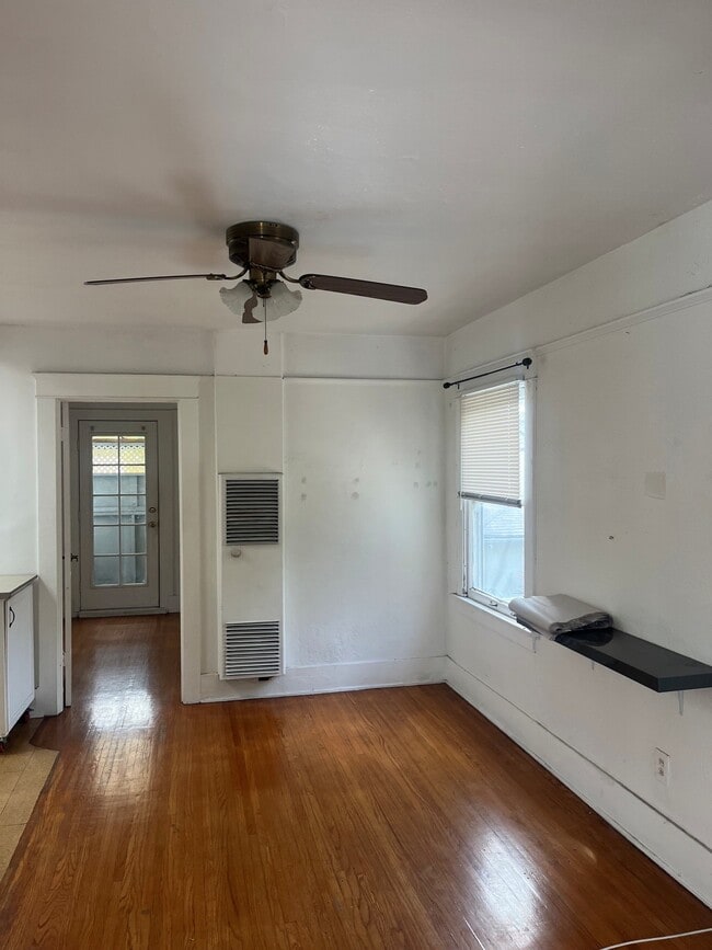 Photo - 386 Carroll Park E Unit B