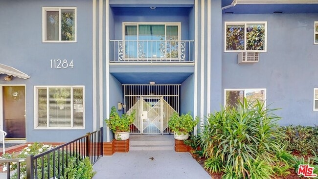 Building Photo - 11284 Montana Ave Unit 9