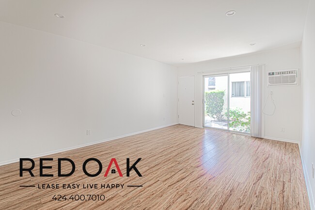Building Photo - 14677 Rayen St Unit 5