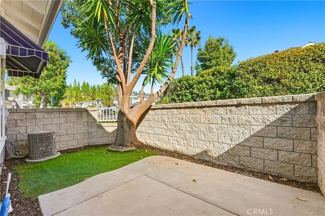 Photo - 2 Carlsbad Ln