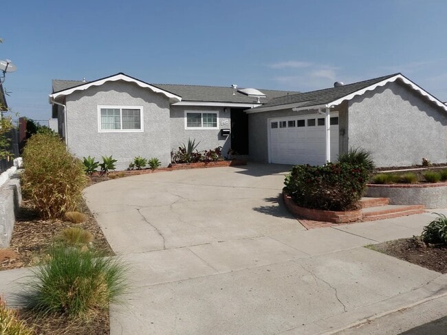 Building Photo - 8684 Celestine Ave