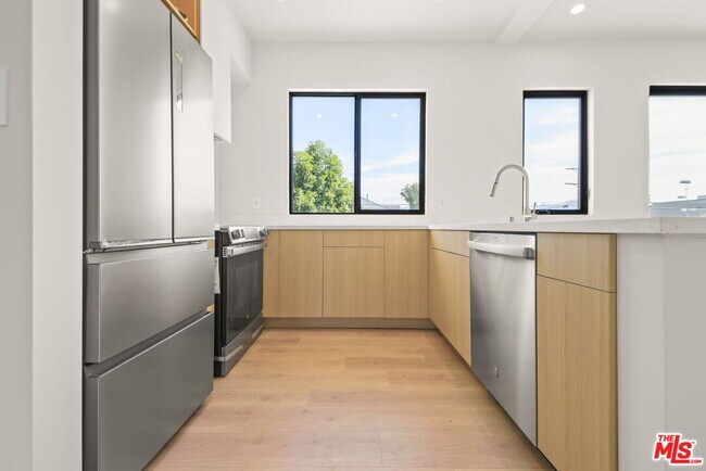 Photo - 2671 Benedict St Unit C