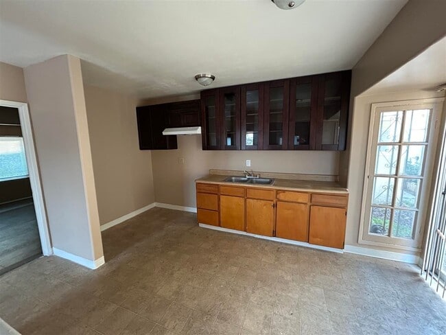 Photo - 2 bedroom, 1 bath Front unit of Duplex - *...