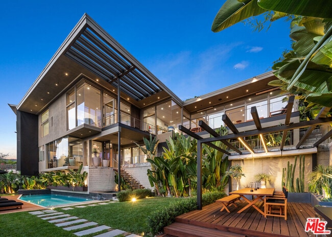 Photo - 1659 Waynecrest Dr