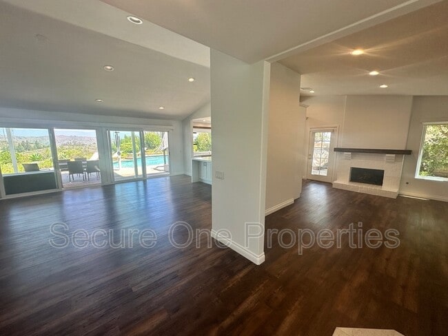 Photo - 637 Lynwood St