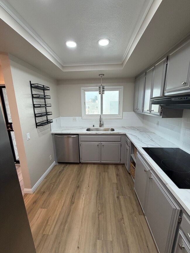 Photo - 540 Hawthorn St Unit 2D