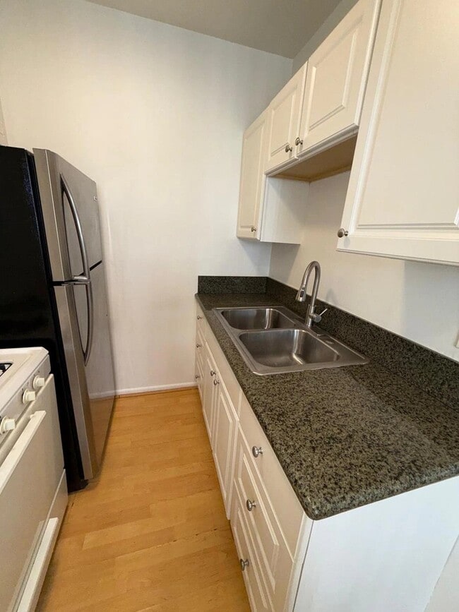 Building Photo - 1248 N Las Palmas Ave