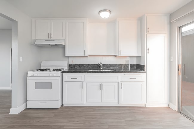 Photo - Riverside Ave Apts