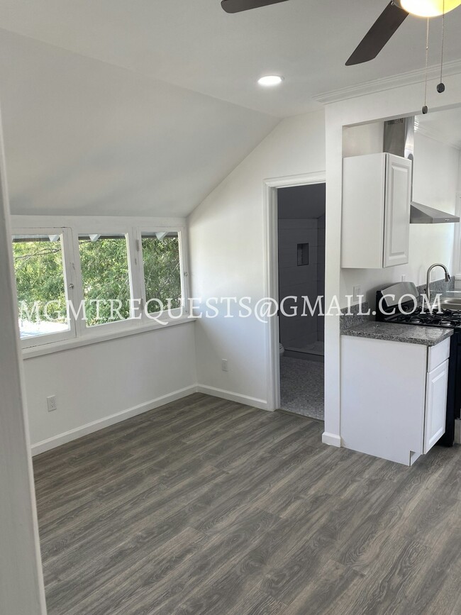 Photo - 1025 S Victoria Ave Unit B