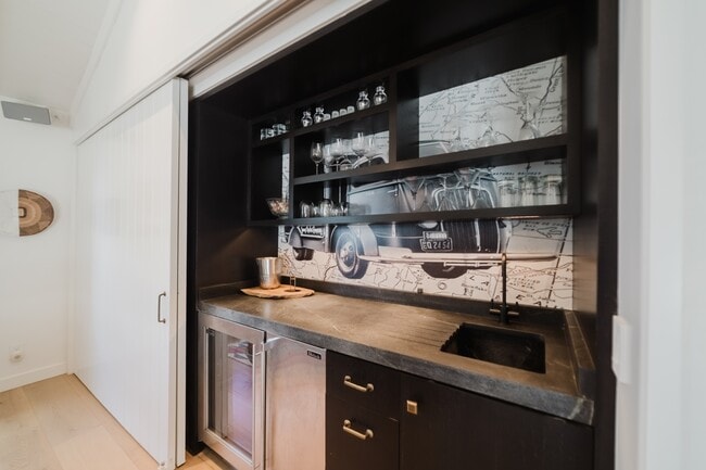 Photo - 531 Rimini Rd