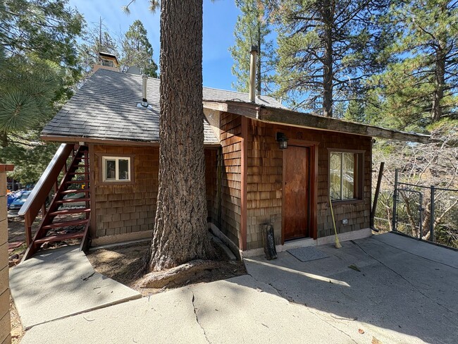 Photo - Cozy Meets Modern – Beautifully Upgraded Cabin in the Pines