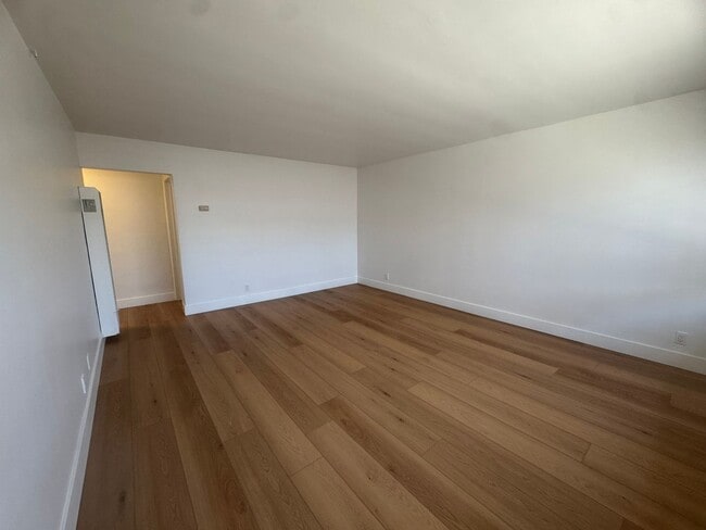 Photo - LA 476 Saighar Unit B